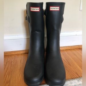 Black mid-calf Hunter rain boats